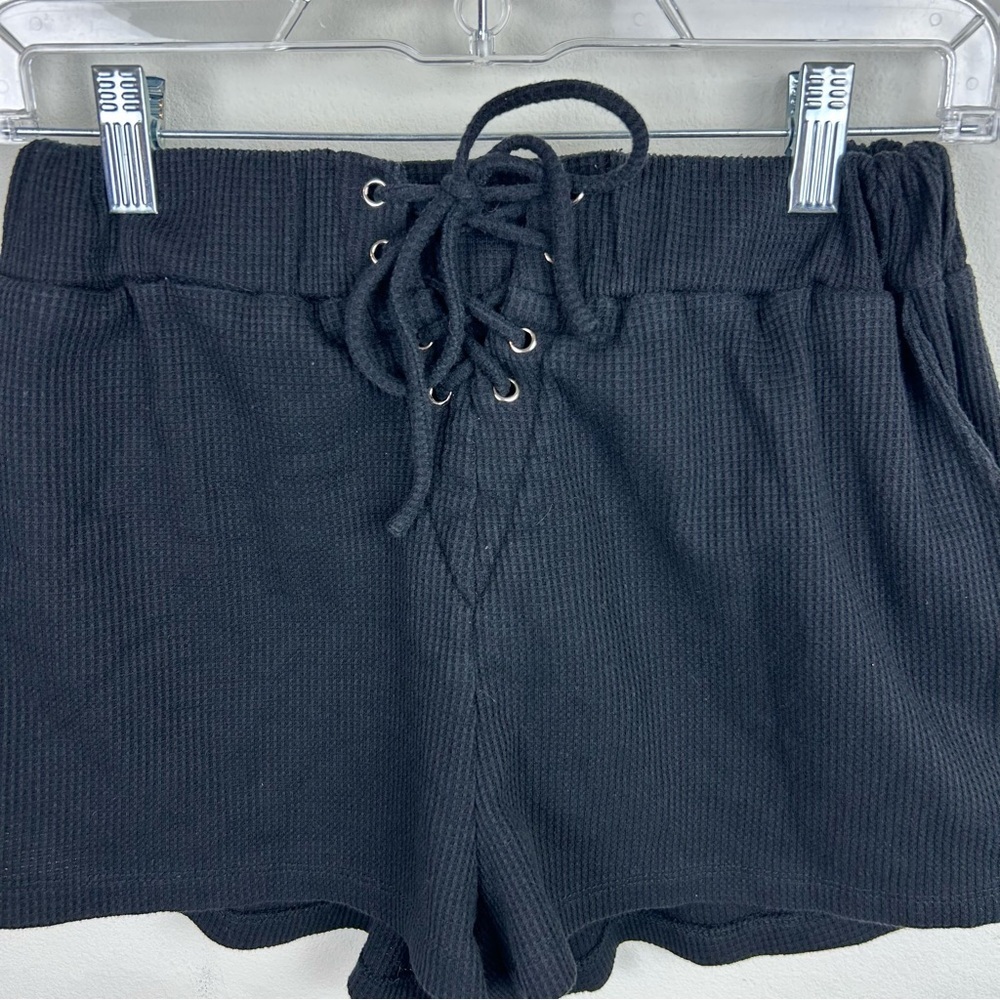 Princess Polly Lovers Lane Waffle knit black shorts size: 4 - Picture 4 of 10